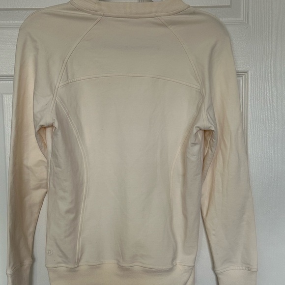 A36- Lululemon sweatshirt off white cream sz 4 kangaroo pocket - Picture 4 of 6